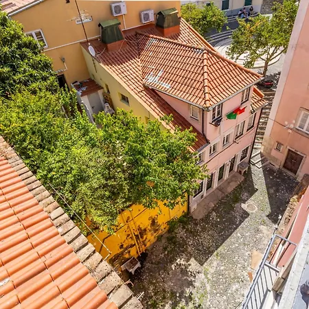 Gralhas Apartment